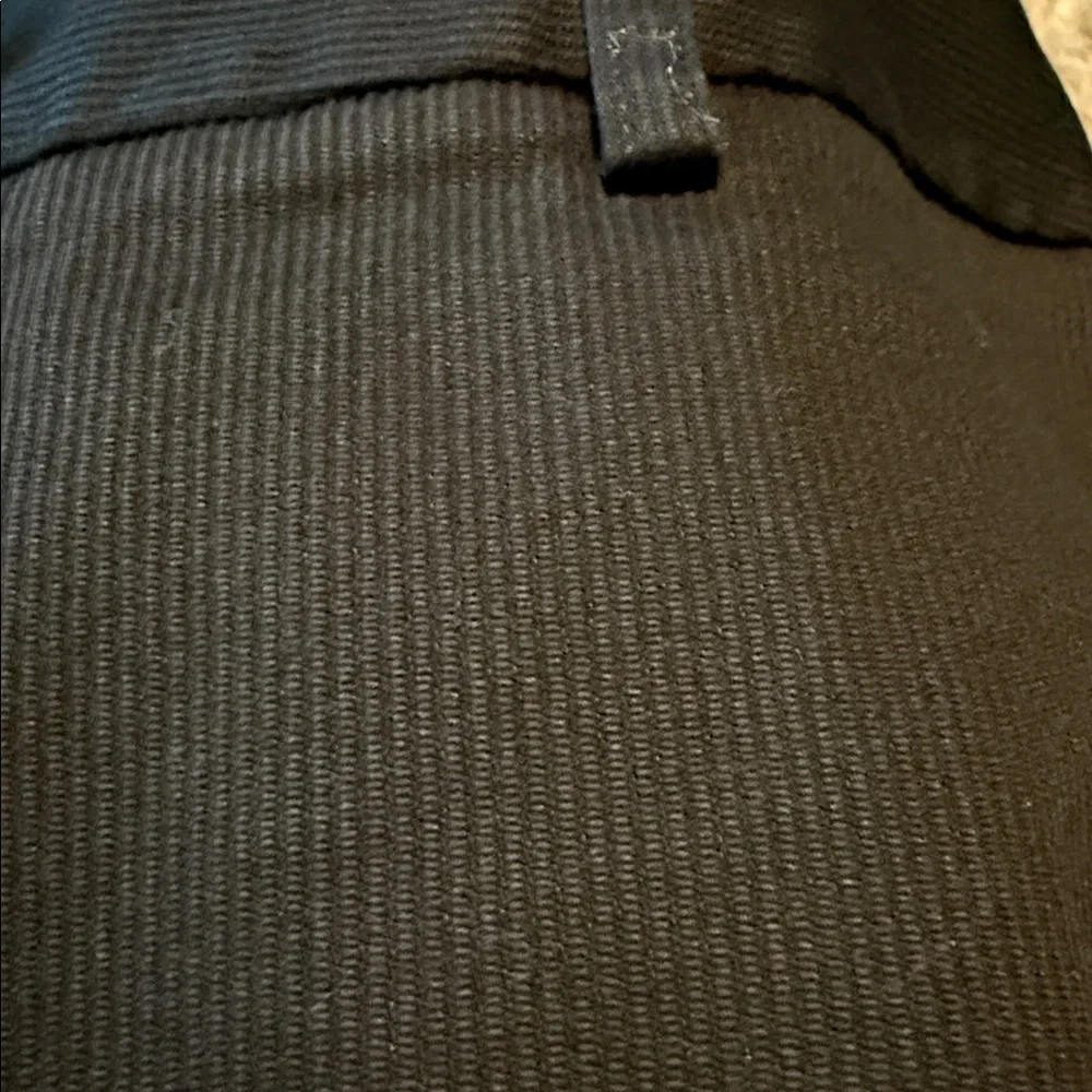 Kenneth Cole Unlisted Rich Black Capri pants - Picture 4 of 4